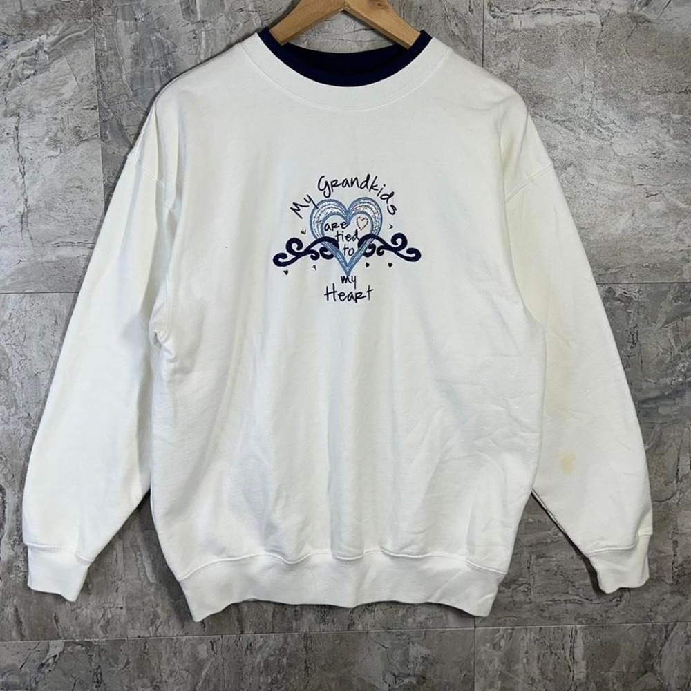 White and blue vintage‎ embroidered crewneck sweatshirt woman's Large